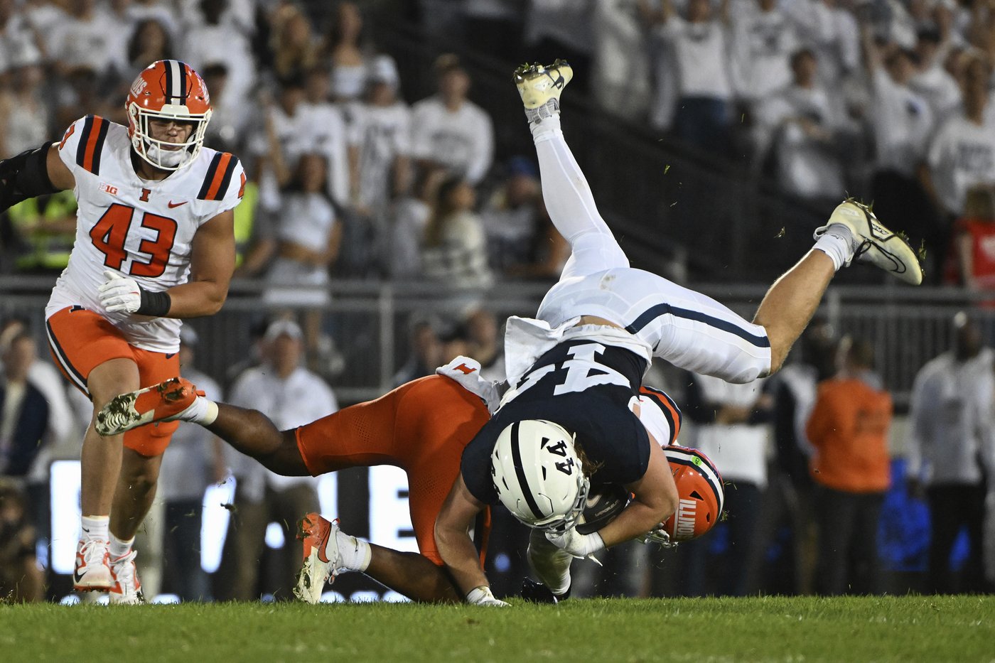 Singleton, Allen score TDs as No. 9 Penn State beats No. 19 Illinois 21-7 | iNFOnews.ca