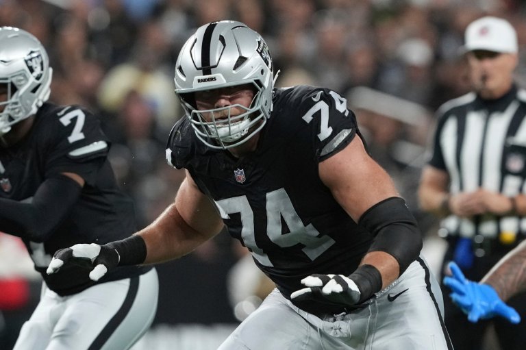 Raiders' Kolton Miller placed on IR with ankle injury, AP source says | iNFOnews.ca