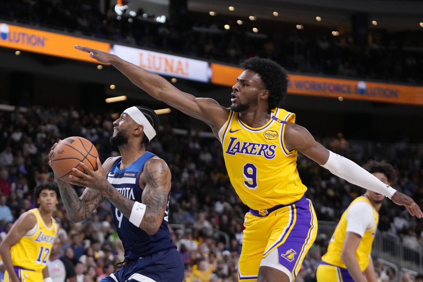 Bronny James begins his Lakers career with a preseason debut. LeBron won't join until the next game | iNFOnews.ca