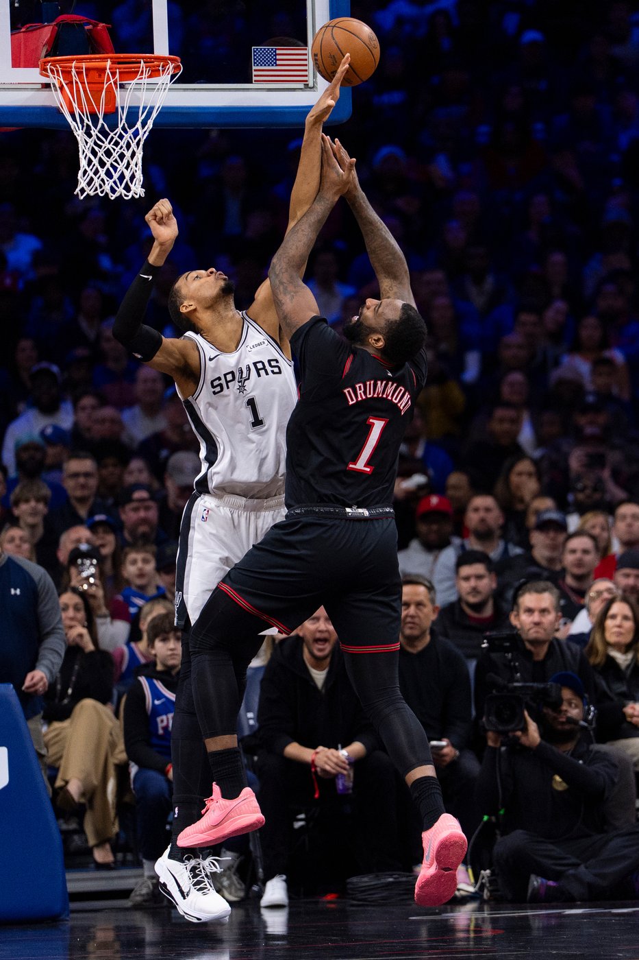 Harper scores 22, Spurs rebound from 1st loss in 12 games to romp past 76ers 131-91 | iNFOnews.ca Harper scores 22, Spurs rebound from 1st loss in 12 games to romp past 76ers 131-91 | iNFOnews.ca