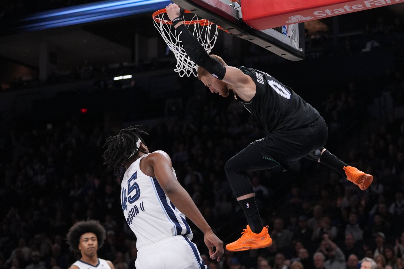 Anthony Edwards scores 41 as Timberwolves beat Grizzlies 117-110 for 4th straight win | iNFOnews.ca