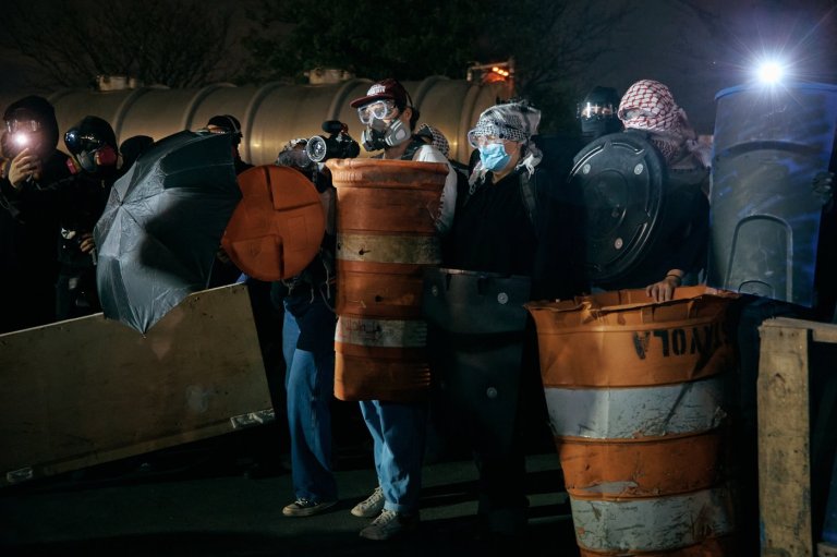 6 protesters arrested after clash with ICE officers outside a New Jersey detention center | iNFOnews.ca