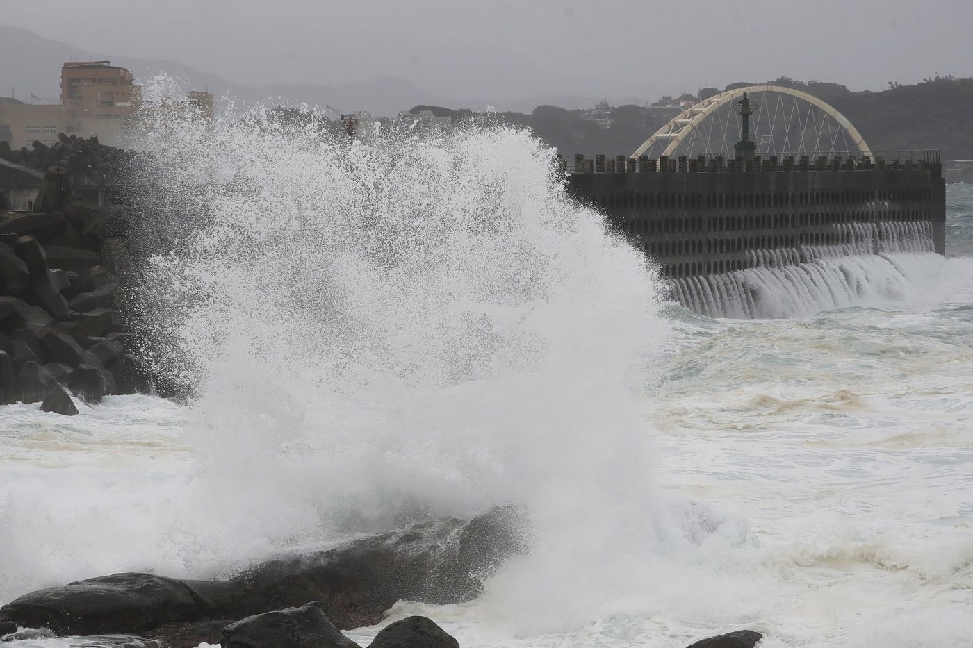 Taiwan shuts schools and grounds flights as Typhoon Champi brushes by | iNFOnews.ca Taiwan shuts schools and grounds flights as Typhoon Champi brushes by | iNFOnews.ca