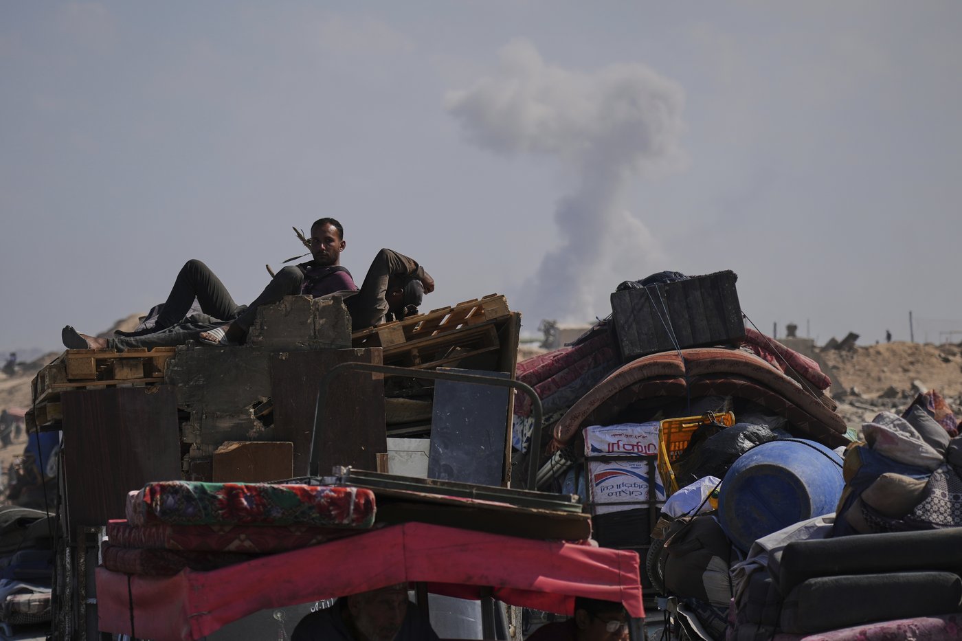 The Latest: Israel military presses on with its new ground offensive on Gaza City | iNFOnews.ca