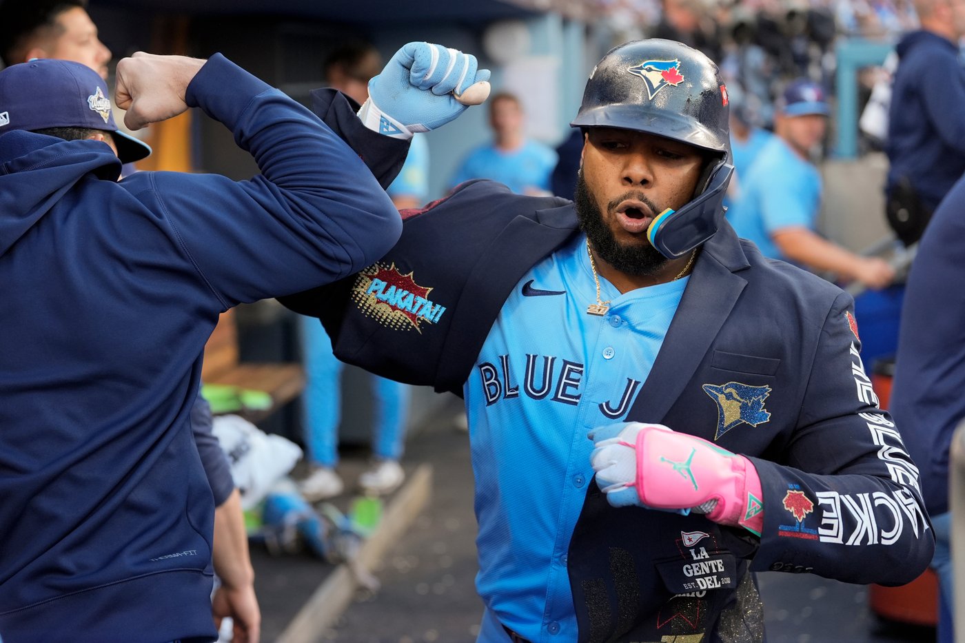 Blue Jays hit first leadoff back-to-back homers in World Series history - on 3 pitches | iNFOnews.ca Blue Jays hit first leadoff back-to-back homers in World Series history - on 3 pitches | iNFOnews.ca