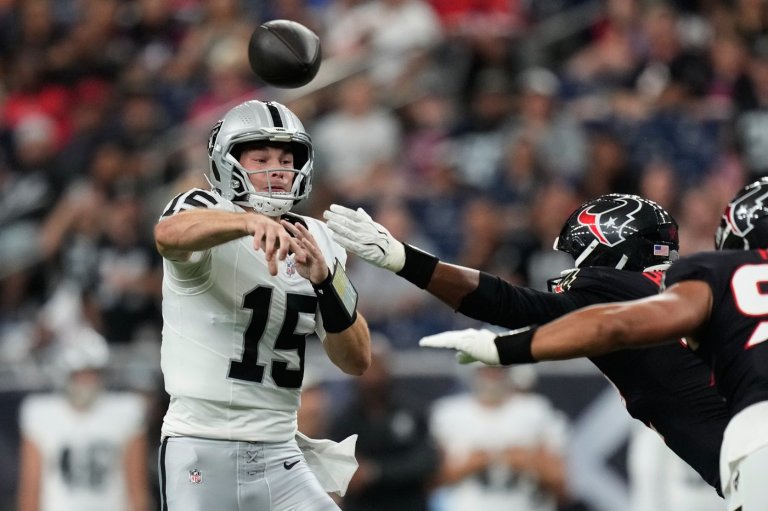 Fernando Mendoza throws a pick-6, struggles in 1st half of Raiders' 22-20 preseason win over Texans | iNFOnews.ca