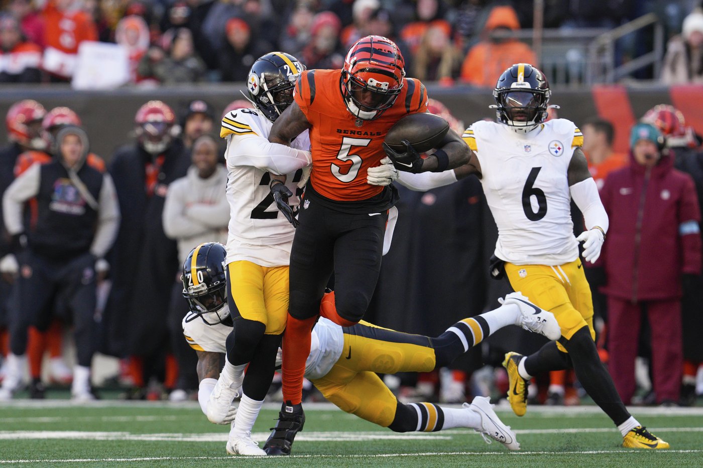 Russell Wilson throws for a season-high 414 yards and 3 TDs as the Steelers top the Bengals 44-38 | iNFOnews.ca