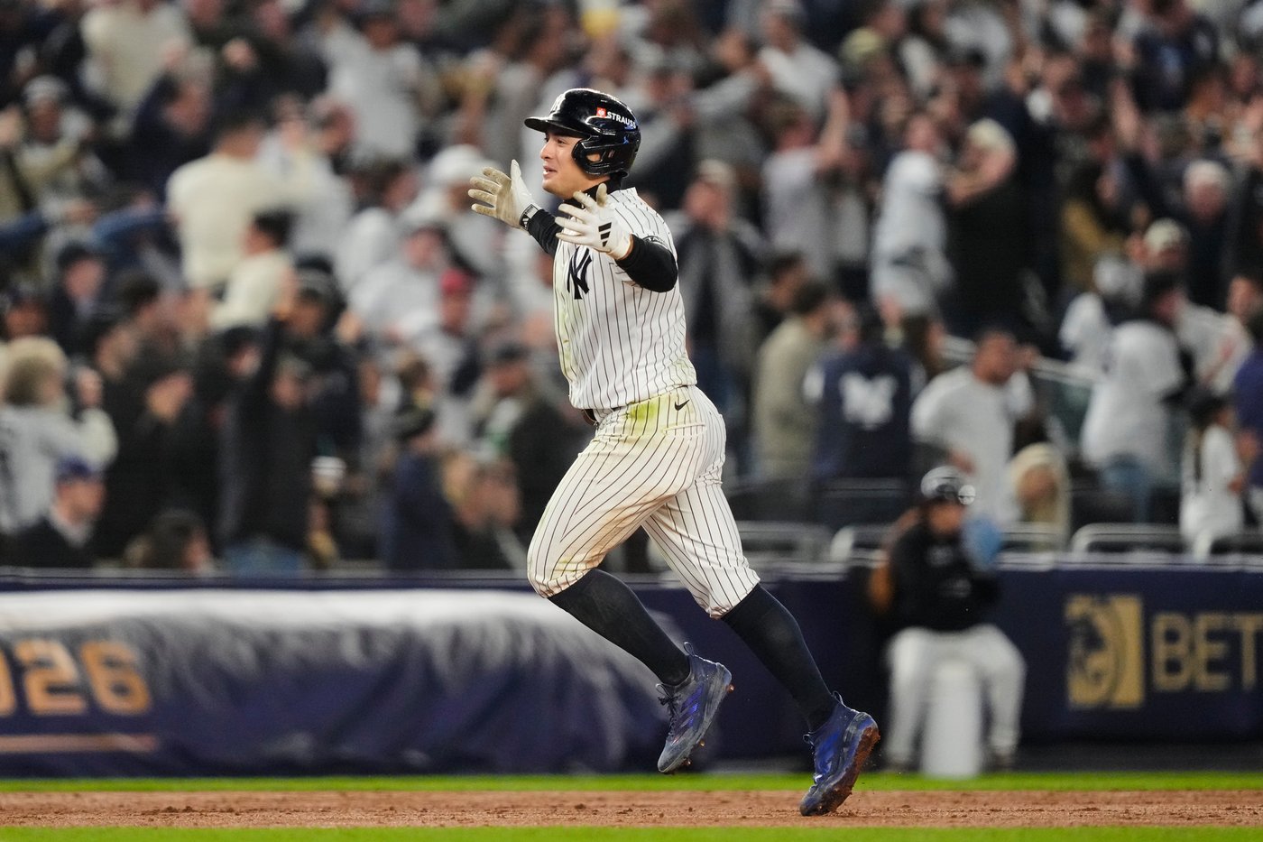 Fan interference denies Anthony Volpe a tying homer as Yankees get swept by Rays in ALDS | iNFOnews.ca