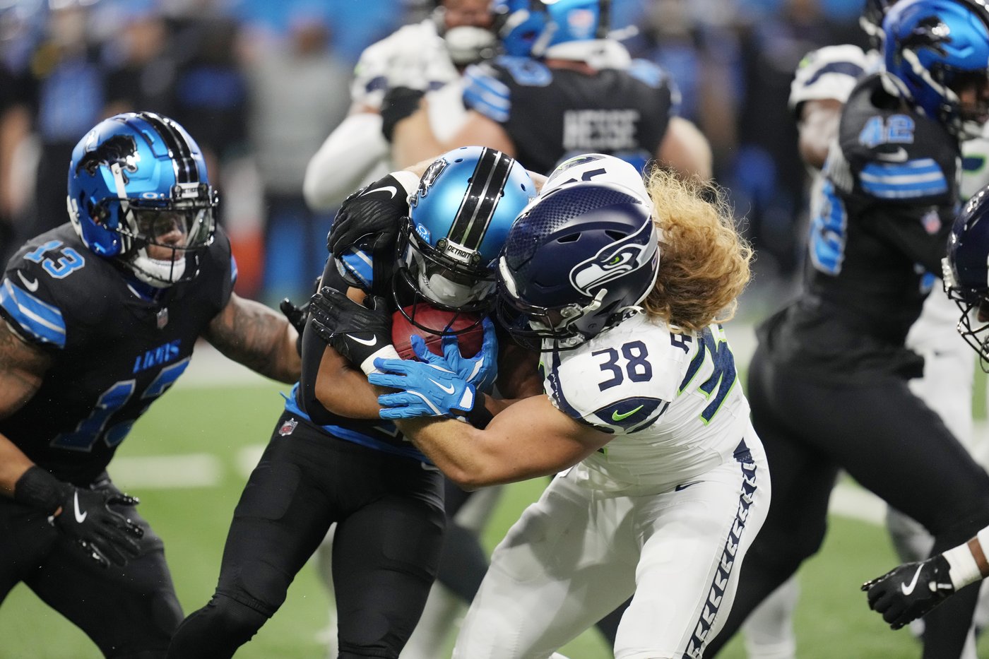 Seahawks defense collapses in record-setting fashion in 42-29 loss | iNFOnews.ca