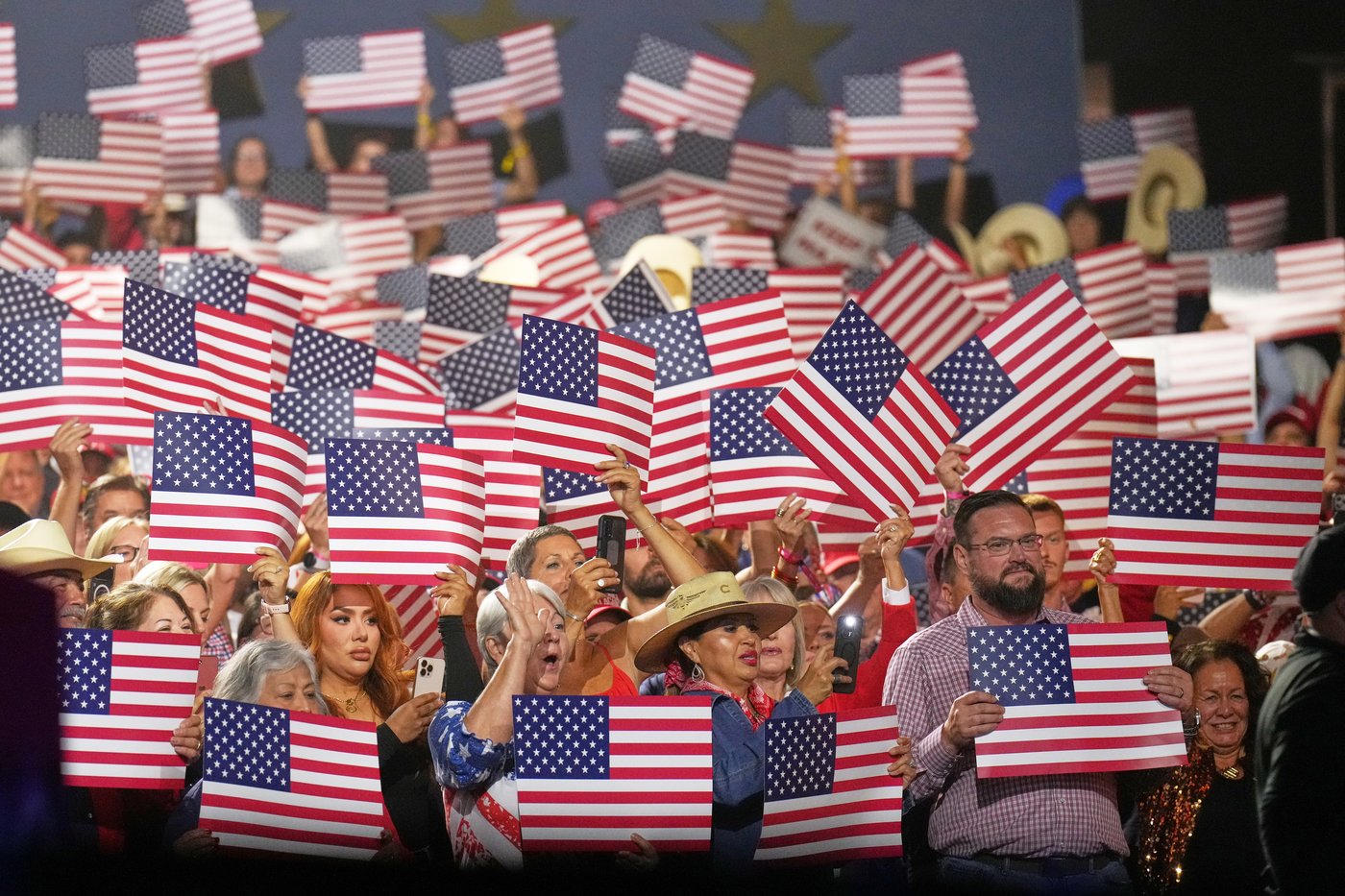 Trump takes center stage at Republicans’ first midterm convention, in photos | iNFOnews.ca