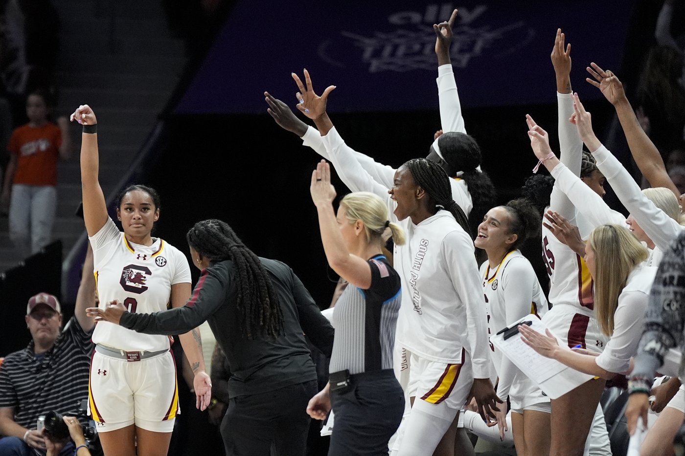 Top-ranked South Carolina cruises past No. 9 NC State 71-57 | iNFOnews.ca Top-ranked South Carolina cruises past No. 9 NC State 71-57 | iNFOnews.ca
