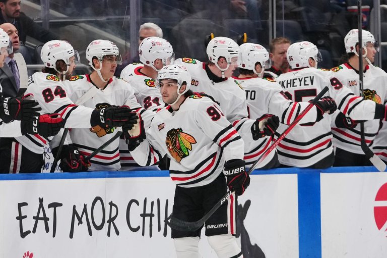 Lardis, Nazar lead Blackhawks past Islanders 4-3, Frondell gets assist in NHL debut | iNFOnews.ca