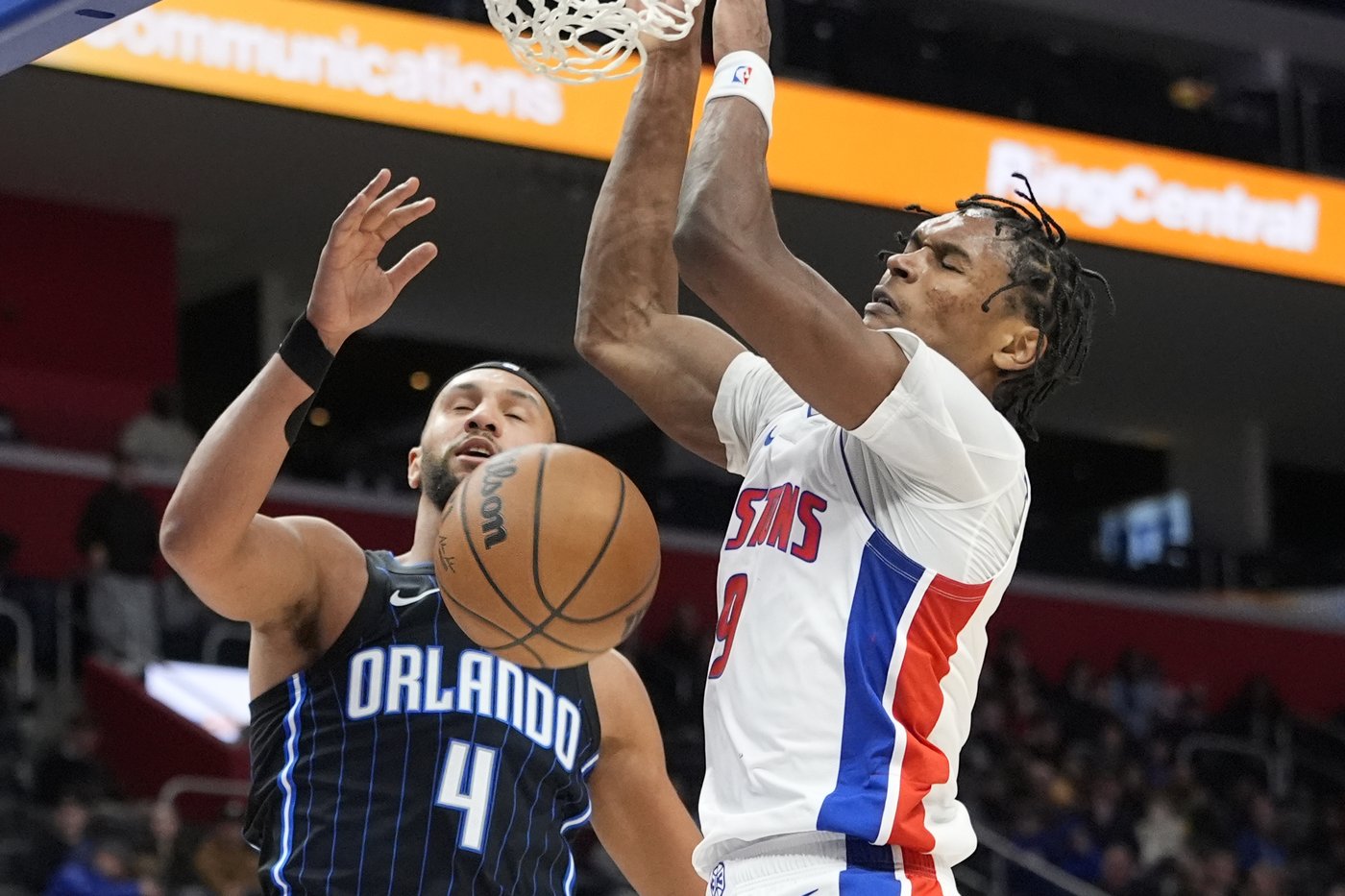 Jaden Ivey injures leg in 4th quarter in Pistons' victory over the Magic | iNFOnews.ca Jaden Ivey injures leg in 4th quarter in Pistons' victory over the Magic | iNFOnews.ca