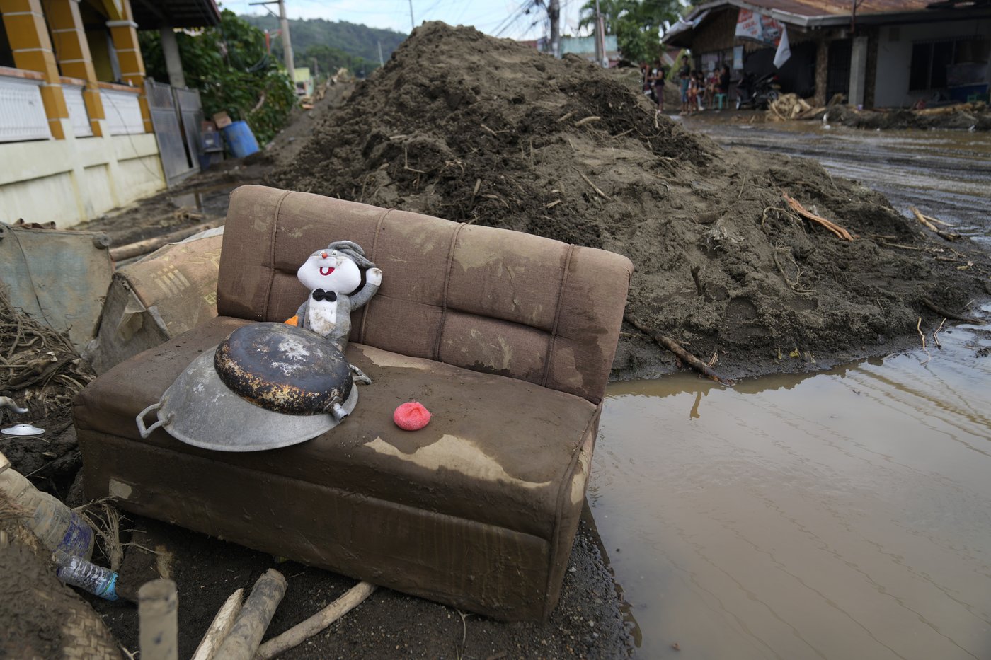 At least 115 dead and missing in massive flooding and landslides in Philippines | iNFOnews.ca At least 115 dead and missing in massive flooding and landslides in Philippines | iNFOnews.ca