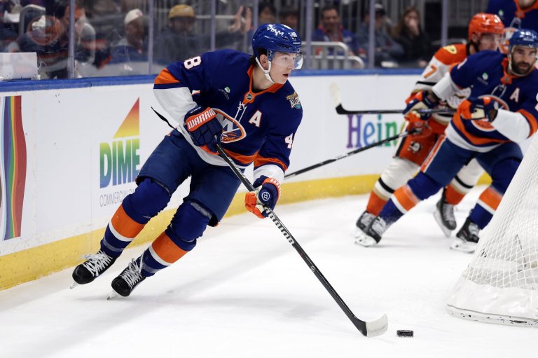'Unflappable guy': Matthew Schaefer off to strong sophomore start for Islanders | iNFOnews.ca
