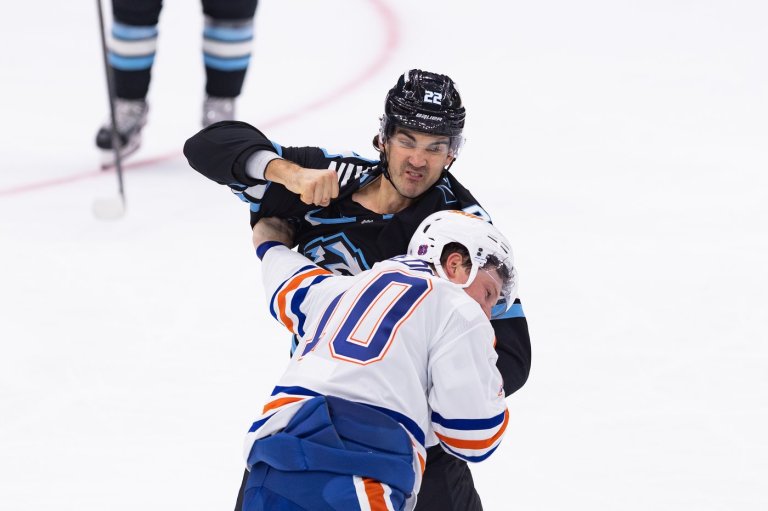 McDavid has 2 goals and 3 assists in the Oilers' 6-2 romp over the Mammoth | iNFOnews.ca