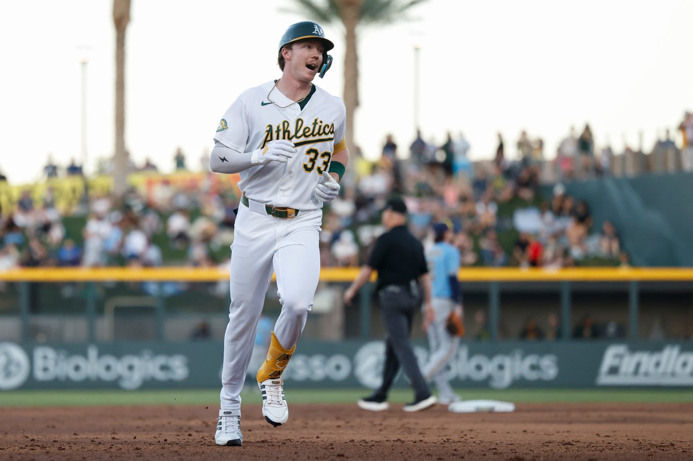 Bolte hits 1st MLB homer and A's go deep 5 more times in Las Vegas for 7-5 win over Brewers | iNFOnews.ca
