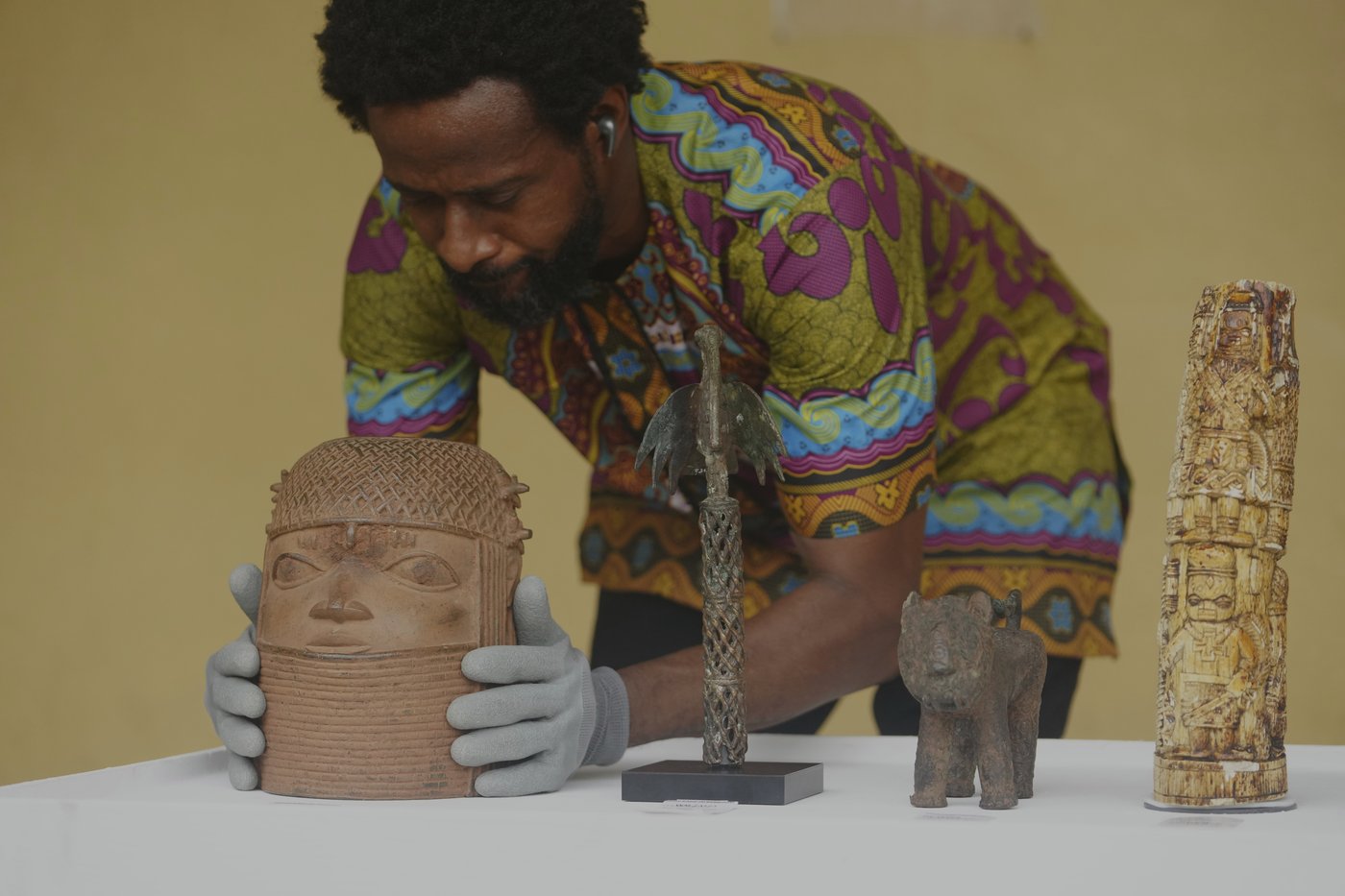 Netherlands returns 119 looted artifacts known as Benin Bronzes to Nigeria | iNFOnews.ca Netherlands returns 119 looted artifacts known as Benin Bronzes to Nigeria | iNFOnews.ca