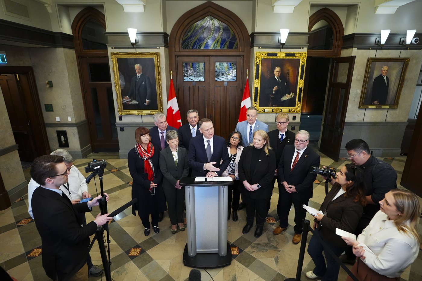 Military hits 30-year recruitment high but still falls short on key trades | iNFOnews.ca