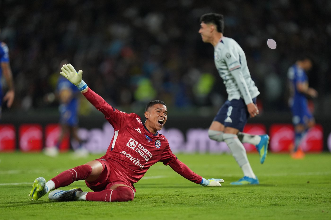 Cruz Azul rallies past Pumas 2-1 to win the Clausura title on a stoppage-time goal | iNFOnews.ca Cruz Azul rallies past Pumas 2-1 to win the Clausura title on a stoppage-time goal | iNFOnews.ca