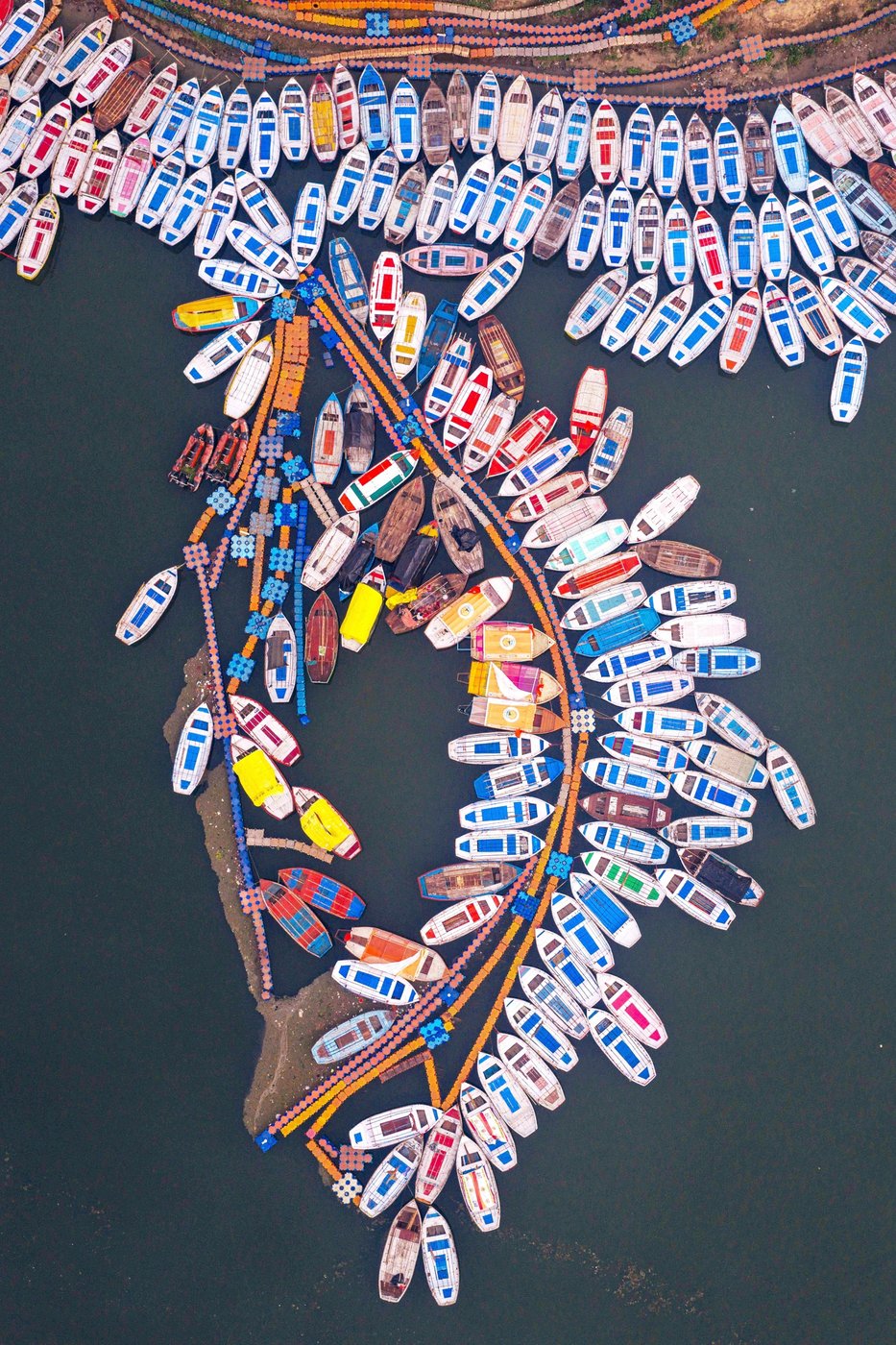 See the world in vertical: Top photos by AP photojournalists | iNFOnews.ca