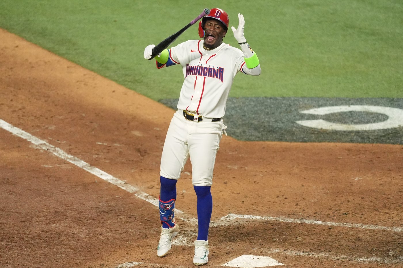 U.S. beats Dominican Republic 2-1 to reach 3rd straight WBC title game | iNFOnews.ca