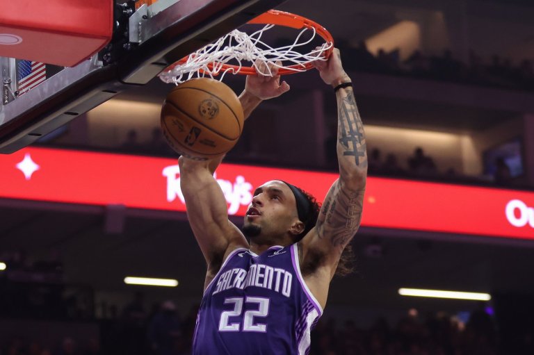 Devin Carter scores 29 points to lead the Kings to a 124-118 win over the Warriors | iNFOnews.ca