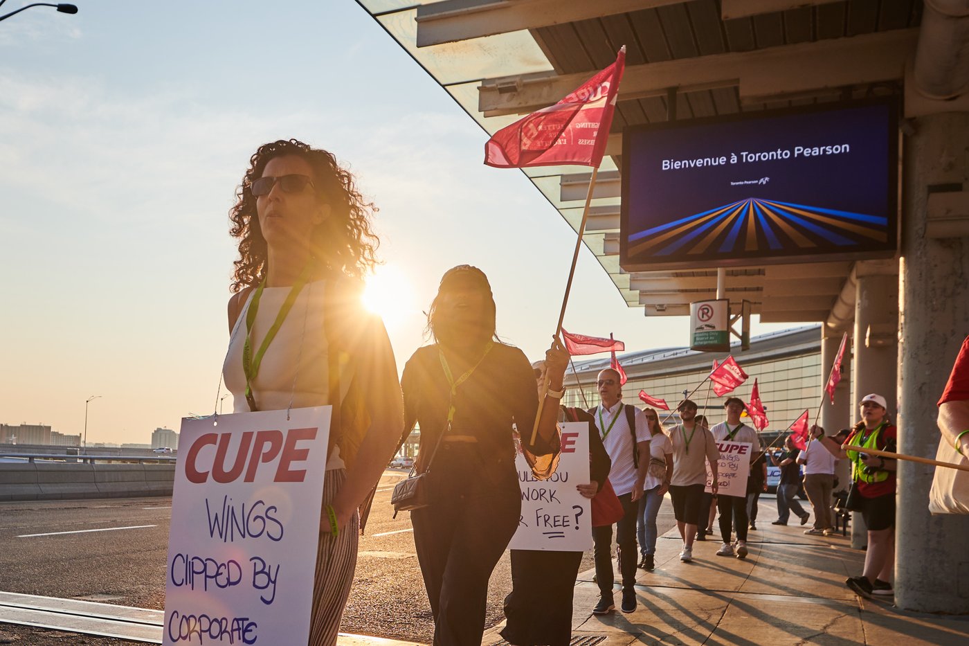 Ottawa imposes binding arbitration, forcing Air Canada flight attendants back to work | iNFOnews.ca