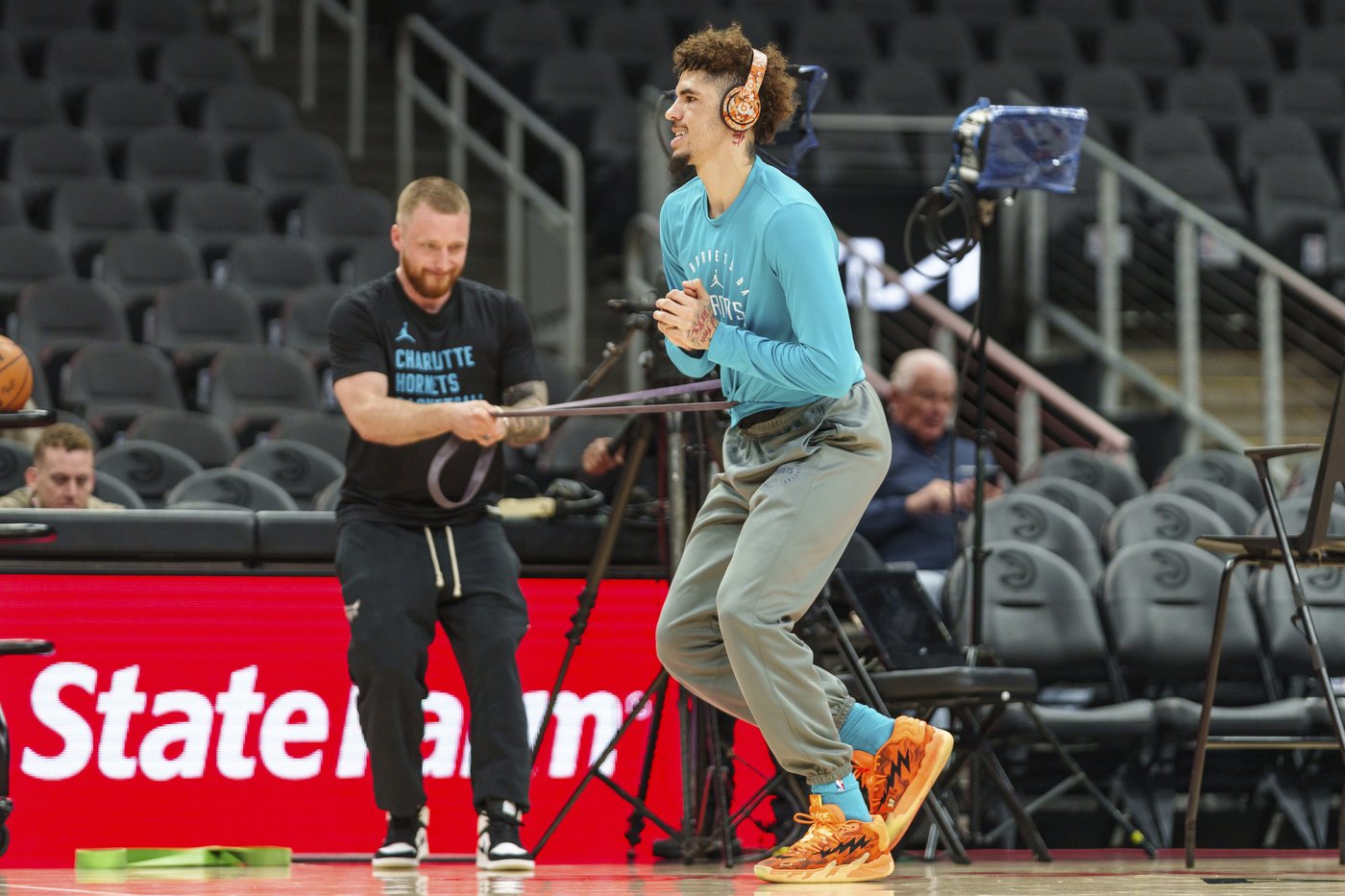 Young scores 38 points as Hawks overcome Ball's 3-point barrage, 34 points, to beat Hornets 125-120 | iNFOnews.ca