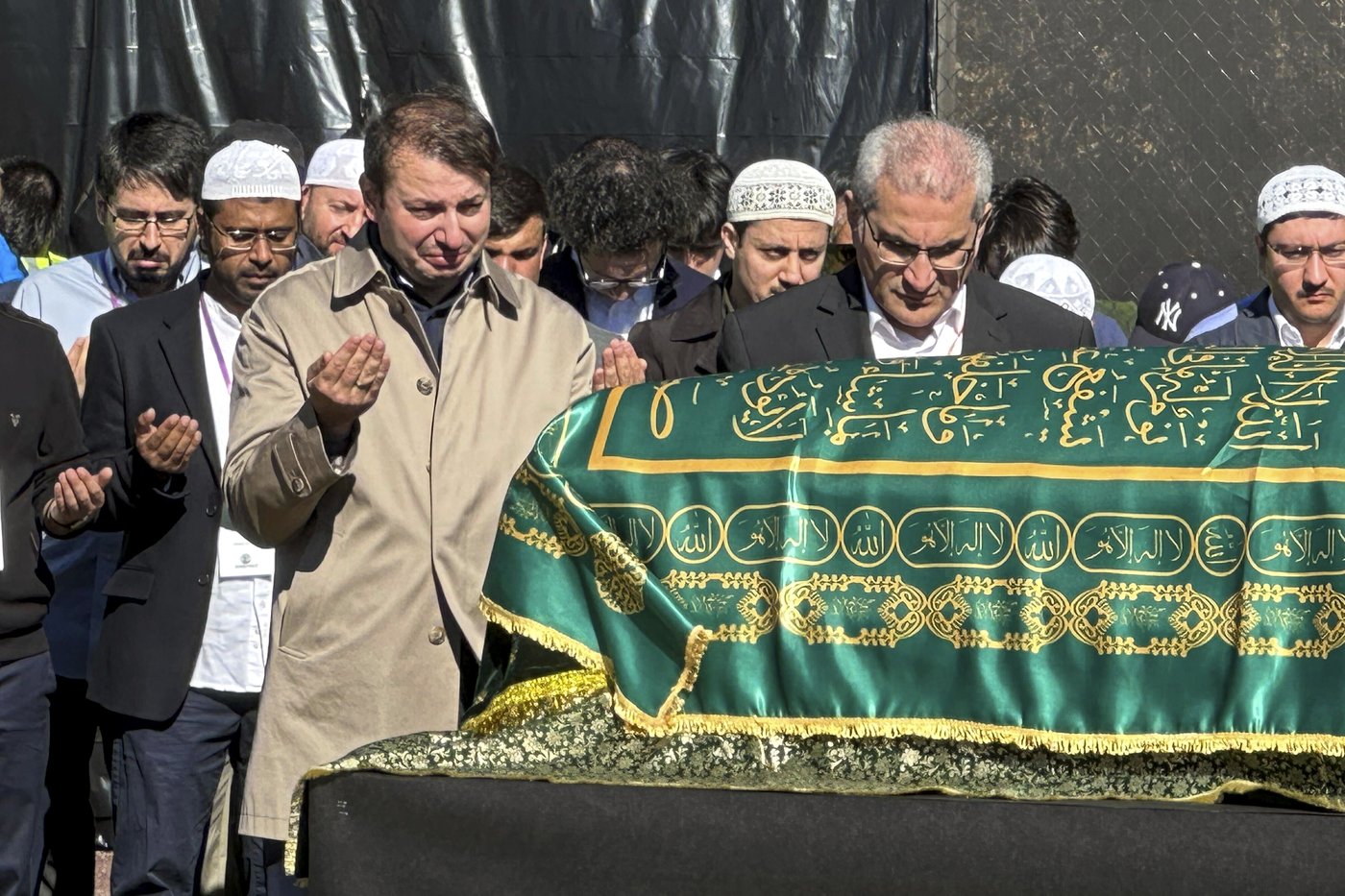 Thousands mourn Fethullah Gülen, a Turkish spiritual leader who died in the US | iNFOnews.ca