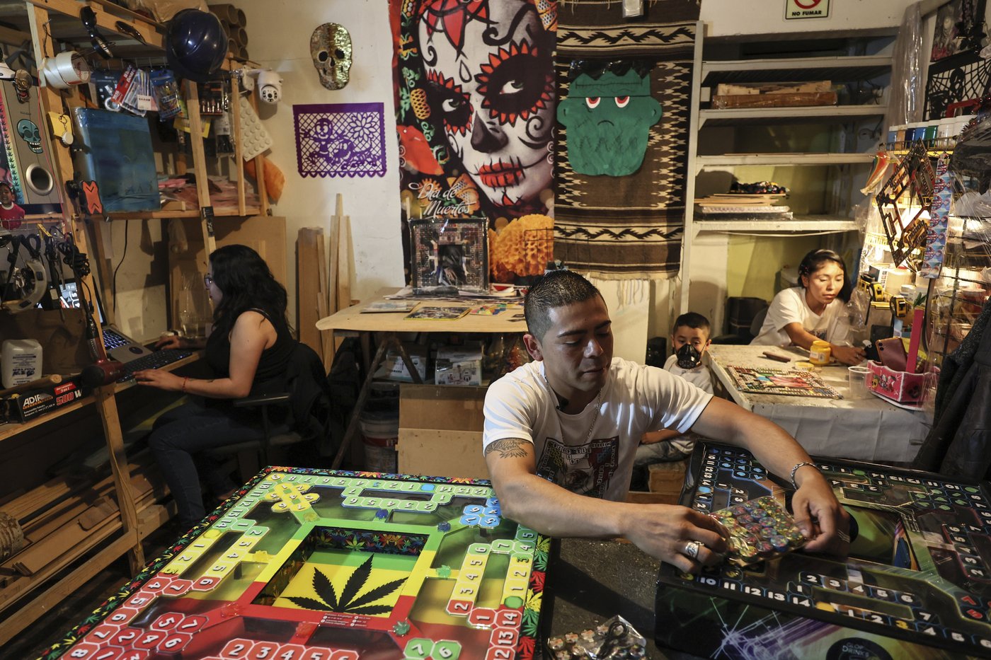 A board game born in Mexican prisons is bringing together people from all walks of life | iNFOnews.ca A board game born in Mexican prisons is bringing together people from all walks of life | iNFOnews.ca