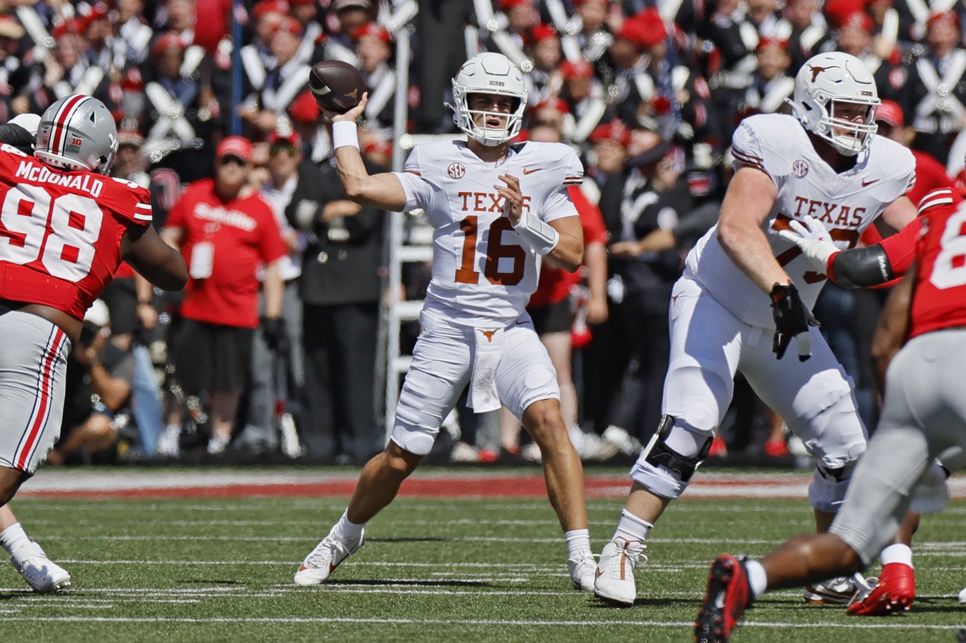 Texas' Sarkisian dismisses question about QB Arch Manning possibly having throwing issues | iNFOnews.ca Texas' Sarkisian dismisses question about QB Arch Manning possibly having throwing issues | iNFOnews.ca