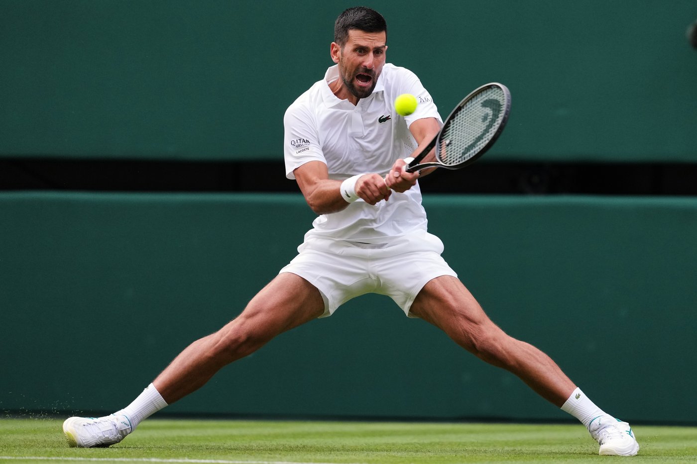 A marriage proposal and Bad Bunny steal attention from Novak Djokovic's opening Wimbledon match | iNFOnews.ca