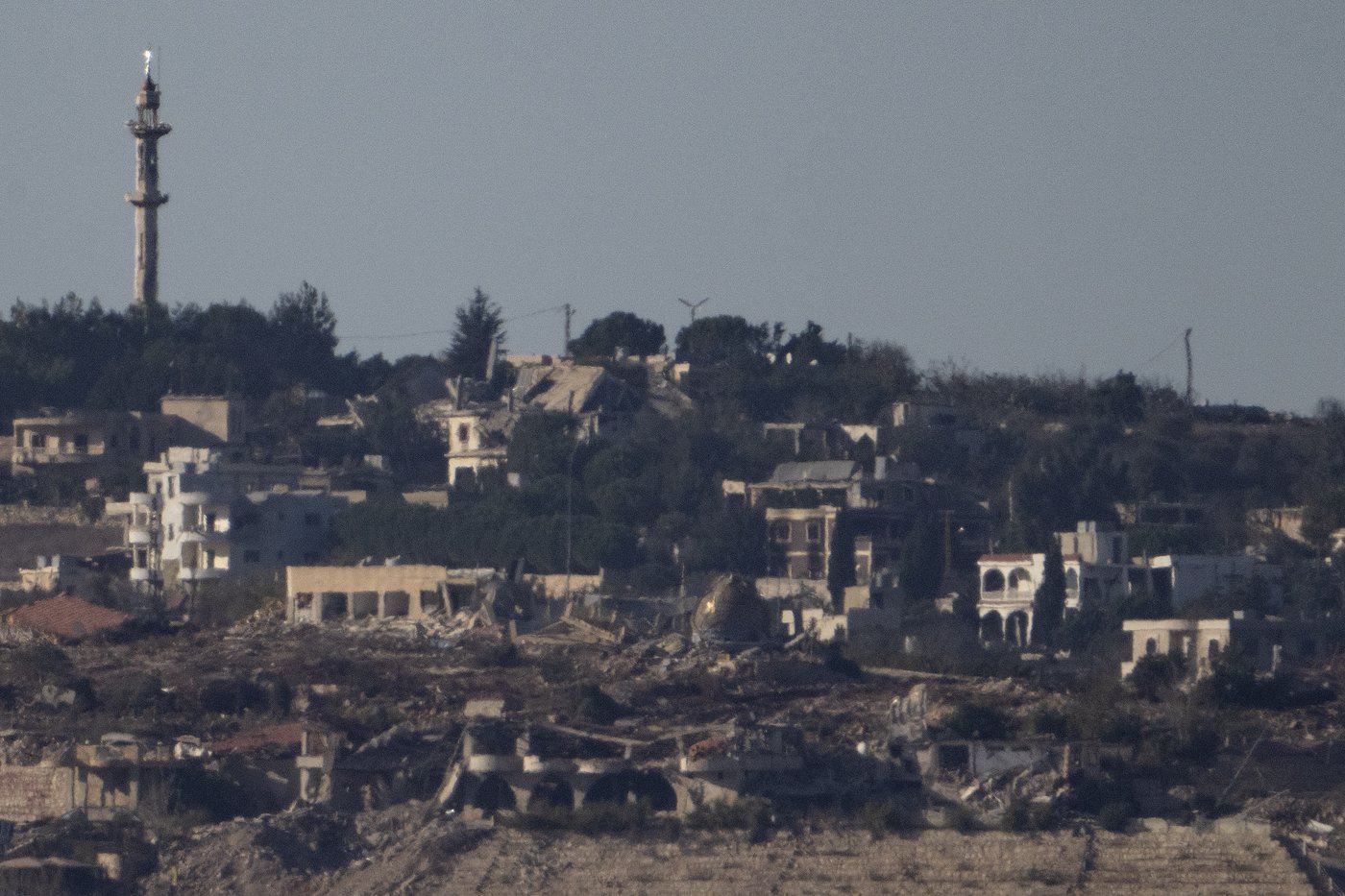 Hezbollah steps up rocket fire as Israel sends more troops into Lebanon | iNFOnews.ca