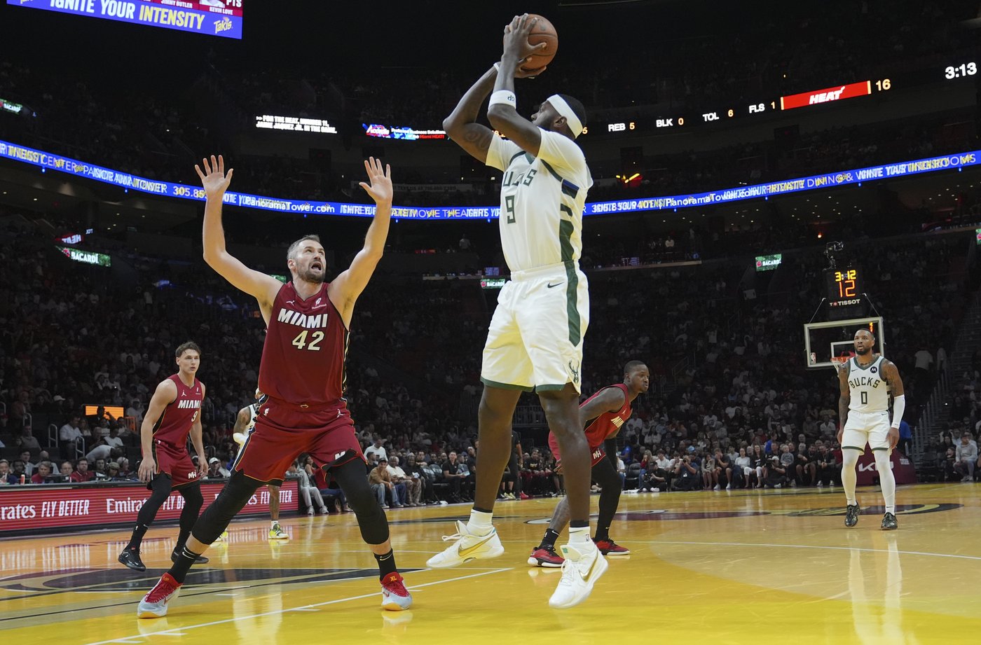 Lillard scores 37 points and Giannis-less Bucks hold off Heat 106-103 to move to 3-0 in Cup play | iNFOnews.ca