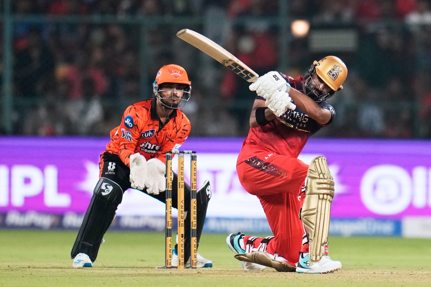 Kohli gets Bengaluru off to winning start in IPL title defense with 6-wicket victory over Hyderabad | iNFOnews.ca