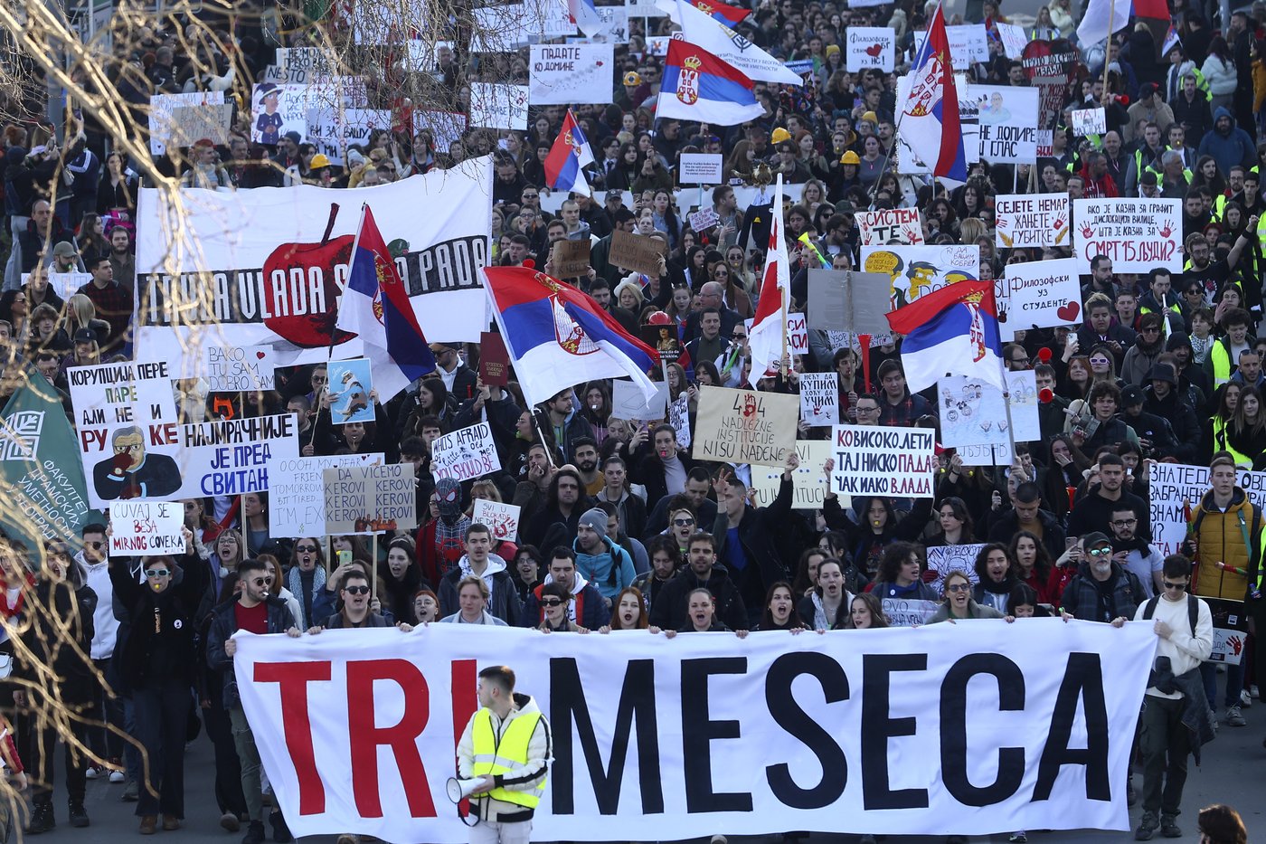 Serbia's students lead Danube bridge blockades as protest draws tens of thousands calling for change | iNFOnews.ca