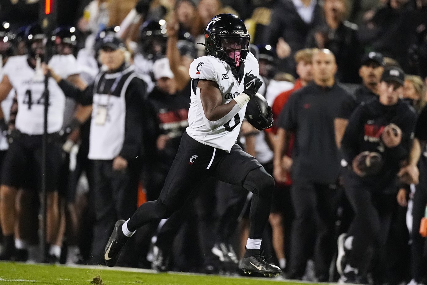 Shedeur Sanders, Travis Hunter help Colorado beat Cincinnati 34-23 to become bowl eligible | iNFOnews.ca Shedeur Sanders, Travis Hunter help Colorado beat Cincinnati 34-23 to become bowl eligible | iNFOnews.ca