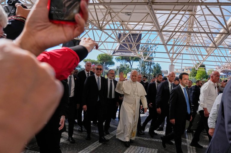Who's in charge when the pope is unconscious and unable to govern? The pope | iNFOnews.ca