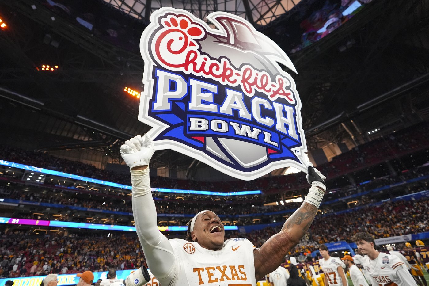 Texas avoids huge upset, beats Arizona State 39-31 in double overtime at Peach Bowl | iNFOnews.ca