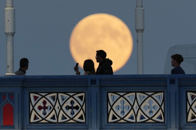 Photos of October's supermoon: A stunning start to a trio of celestial events | iNFOnews.ca