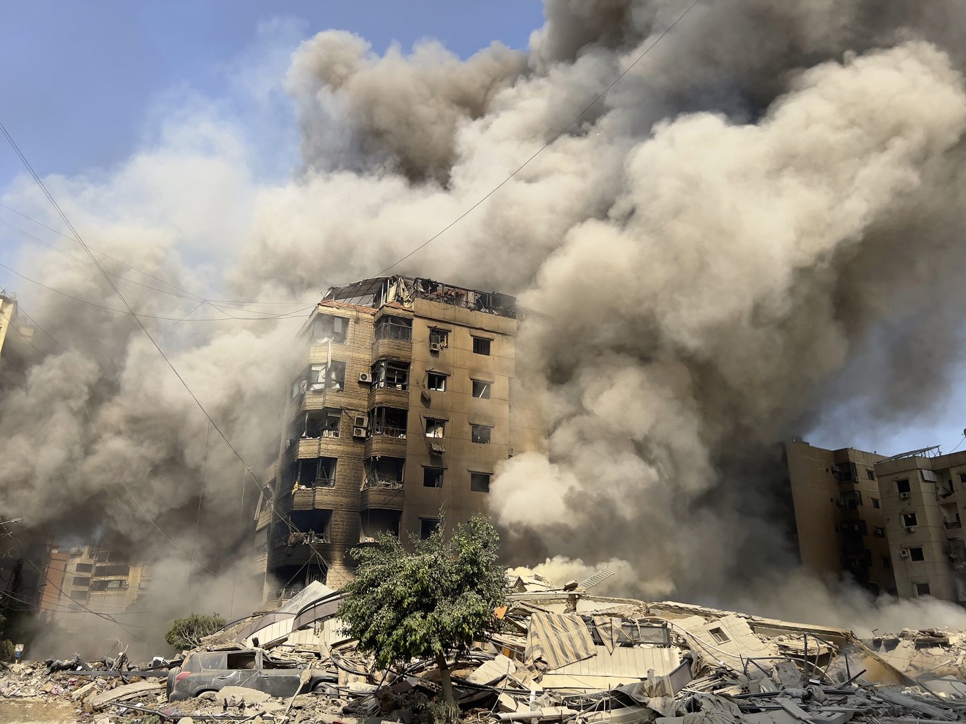 Hundreds of fleeing families sleep on beaches and streets after Israel's strikes shake Beirut | iNFOnews.ca