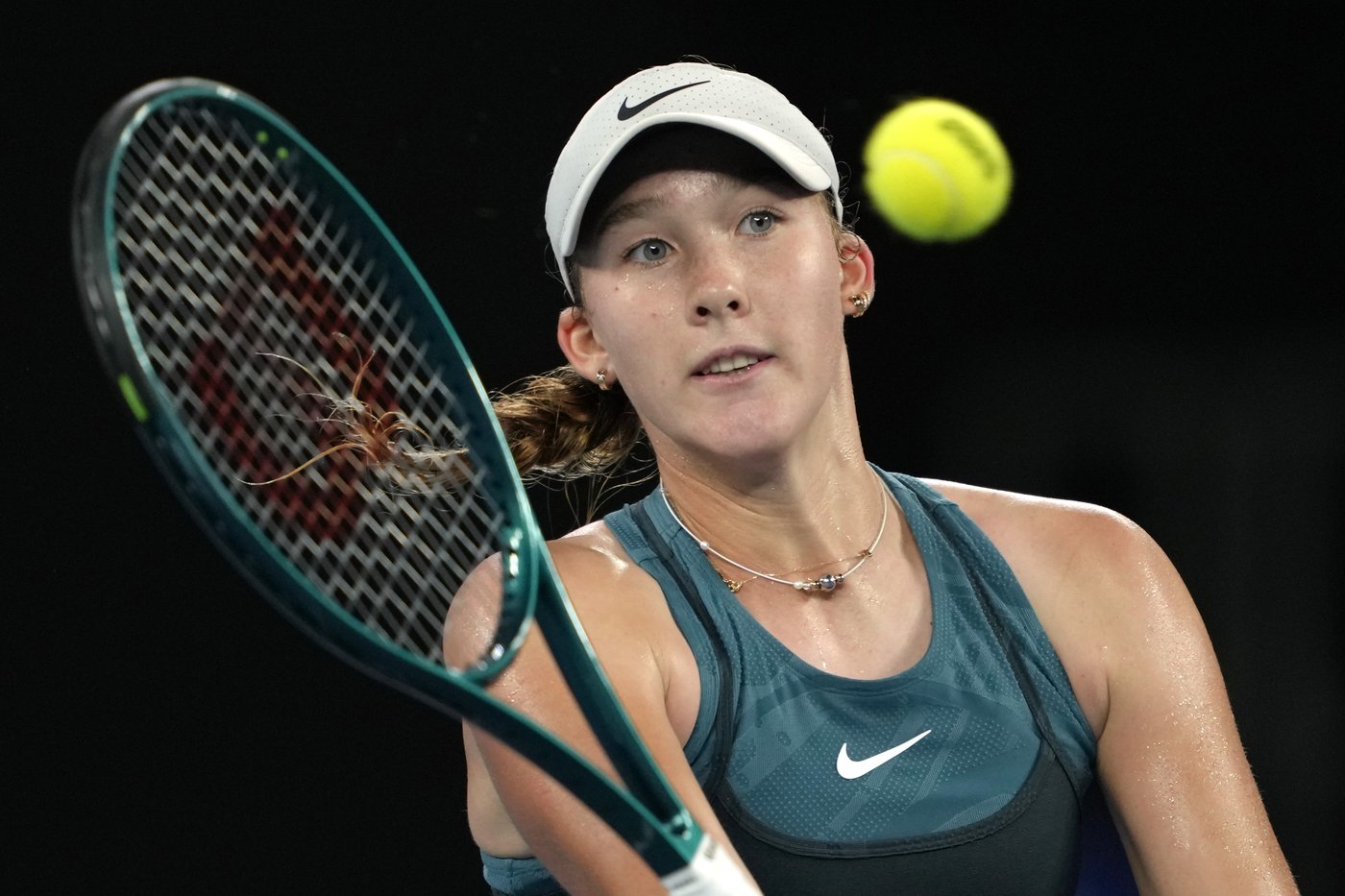 Australian Open: Olympic champ Zheng Qinwen starts her bid for another final on a rainy Day 1 | iNFOnews.ca Australian Open: Olympic champ Zheng Qinwen starts her bid for another final on a rainy Day 1 | iNFOnews.ca