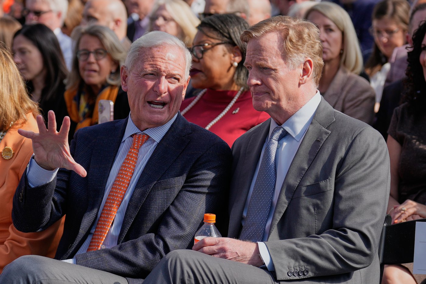 Haslam breaks ground on Browns’ $2.4B domed stadium set to open in 2029 | iNFOnews.ca