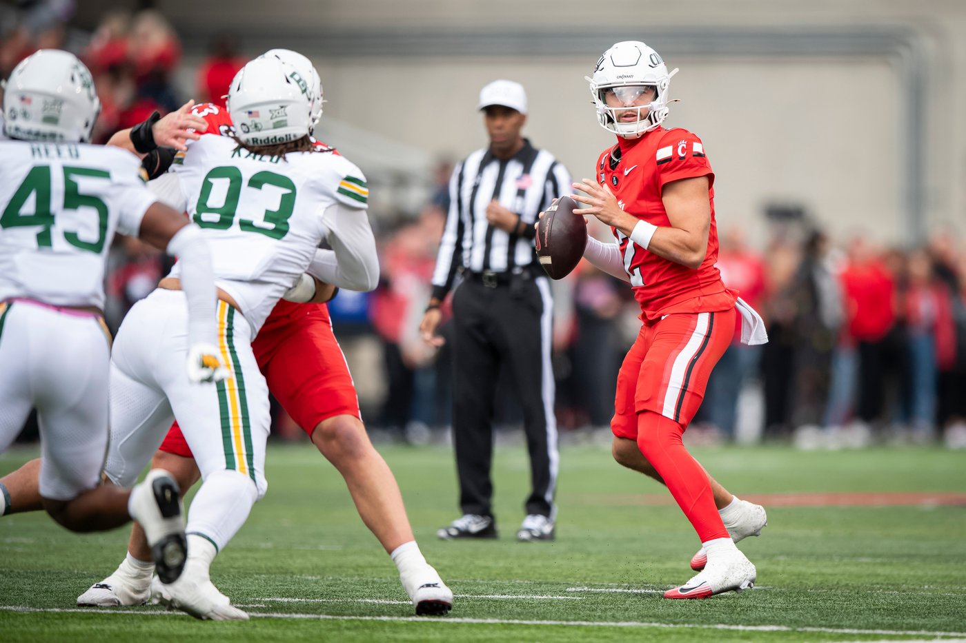 Sorsby throws 2 TD passes, runs for a score in No. 21 Cincinnati's 41-20 win over Baylor | iNFOnews.ca Sorsby throws 2 TD passes, runs for a score in No. 21 Cincinnati's 41-20 win over Baylor | iNFOnews.ca