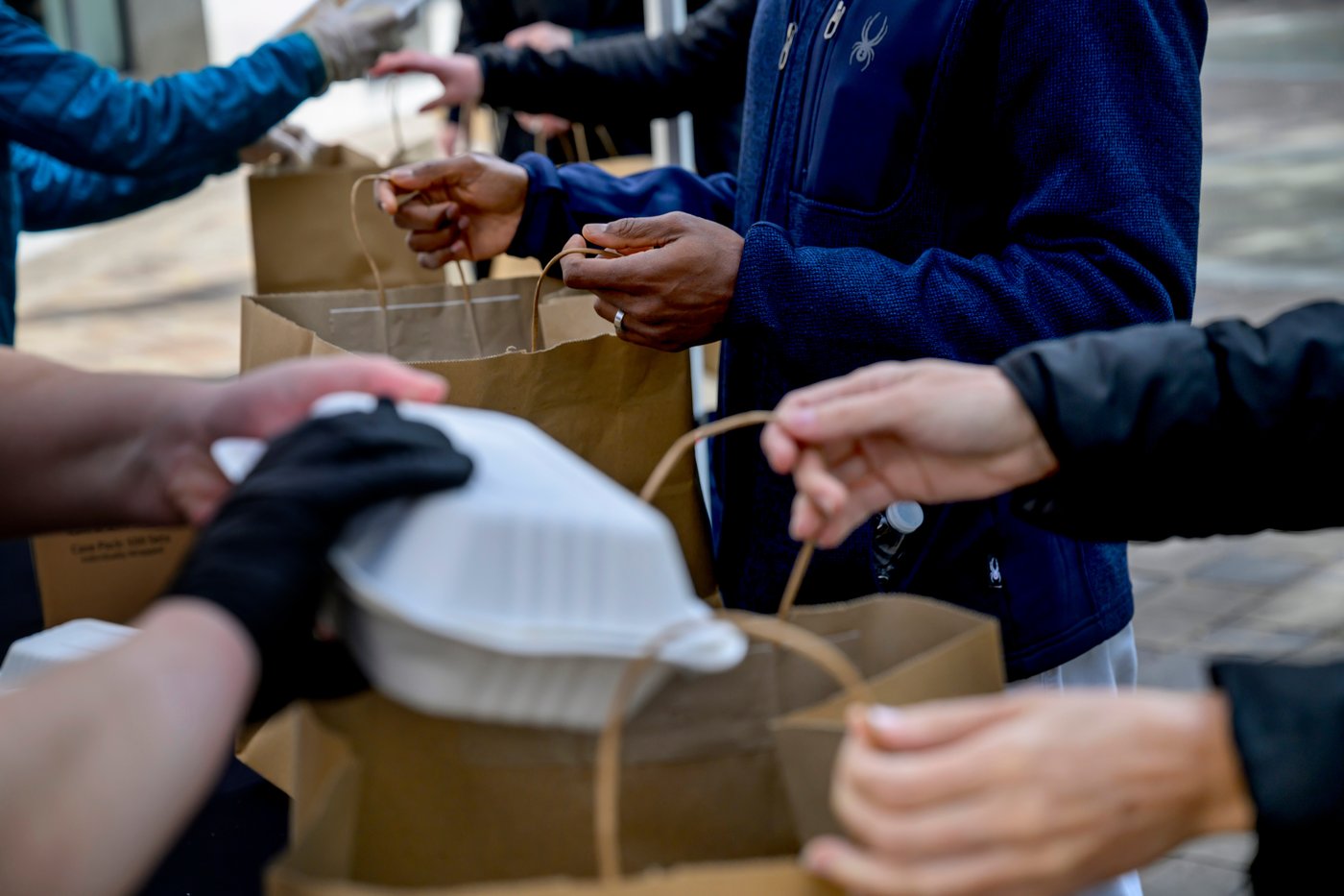 Photos of Americans turning to food pantries as shutdown drags on | iNFOnews.ca