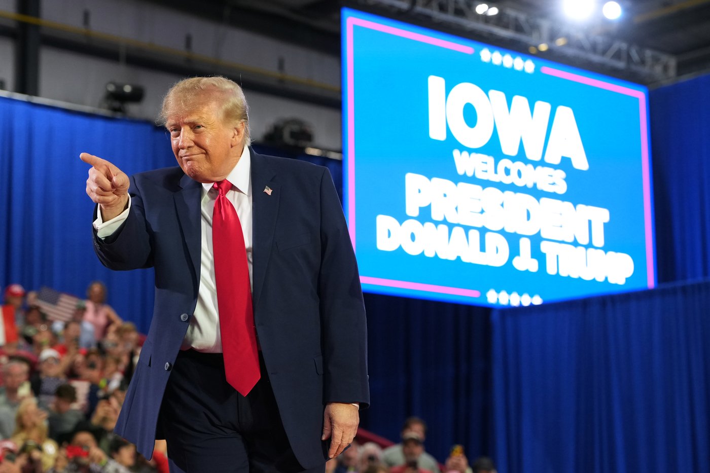 Ashley Hinson shows Republicans' midterm balancing act as Trump comes to boost Iowa turnout | iNFOnews.ca Ashley Hinson shows Republicans' midterm balancing act as Trump comes to boost Iowa turnout | iNFOnews.ca