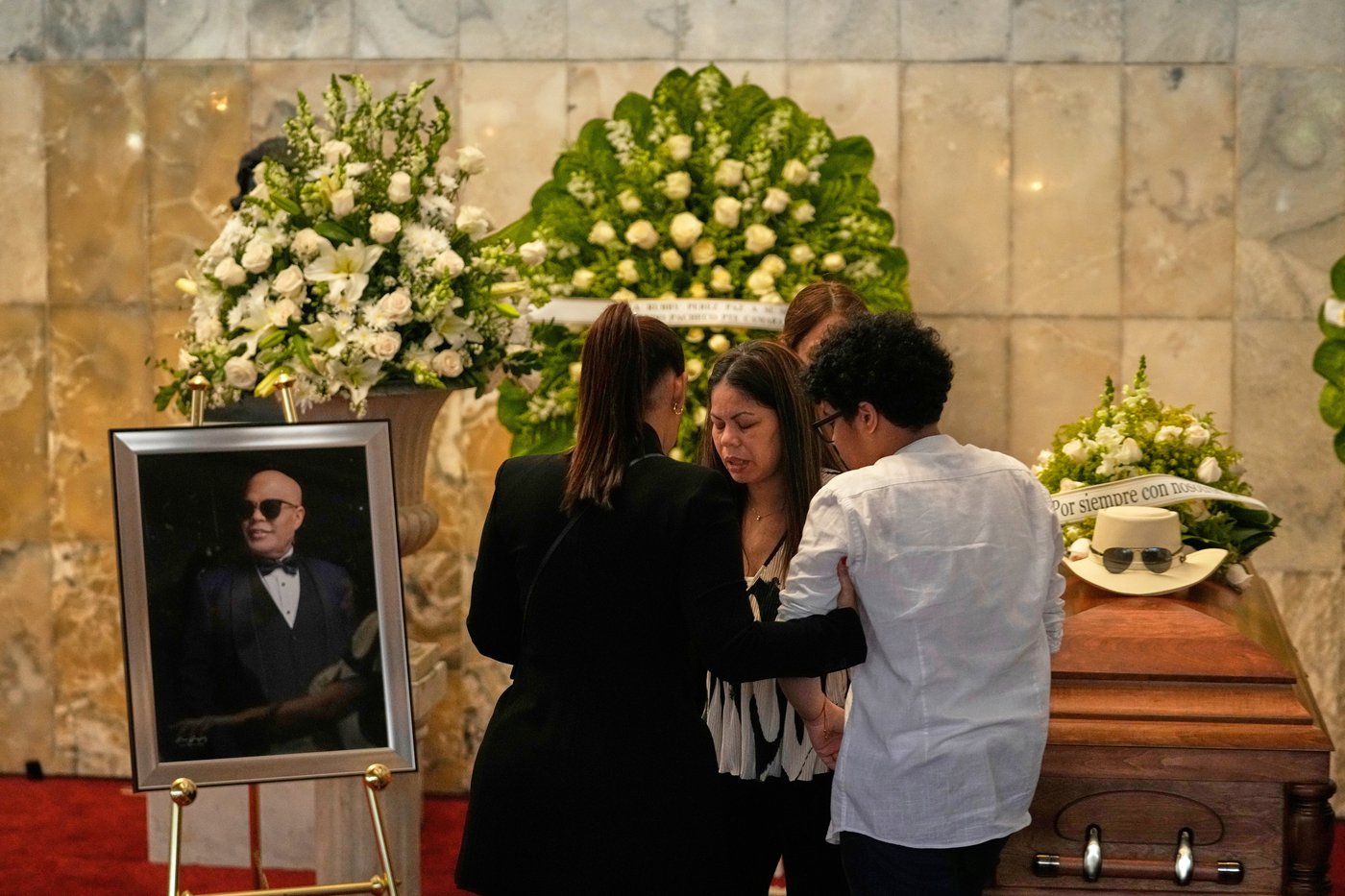 Mourners pay tribute to merengue icon Rubby Pérez, who died in the Dominican roof collapse | iNFOnews.ca