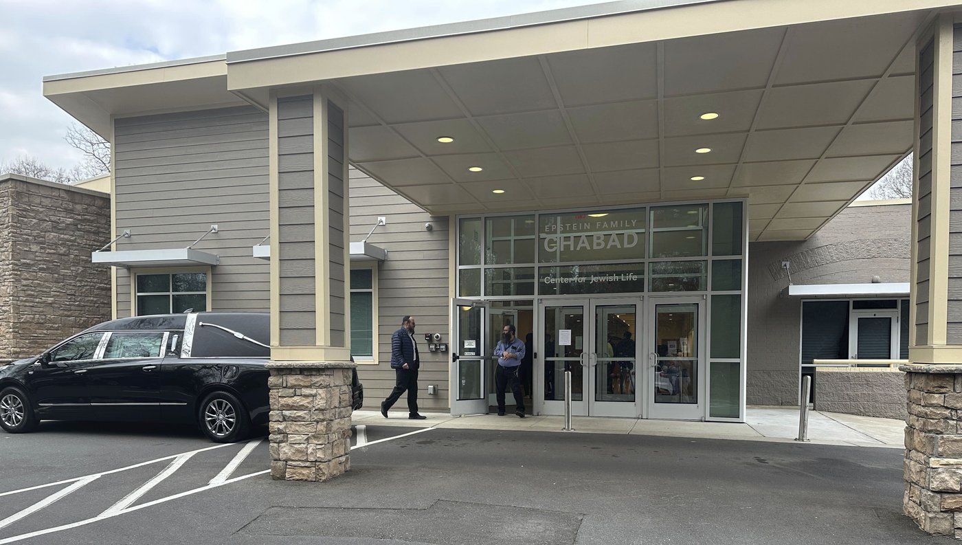 Flight attendant killed in midair collision near D.C. honored with service | iNFOnews.ca Flight attendant killed in midair collision near D.C. honored with service | iNFOnews.ca