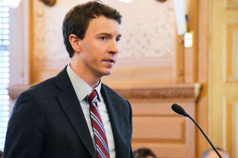 'Time to stick out your neck,' college CEO tells schools on contract that regulates paying players | iNFOnews.ca